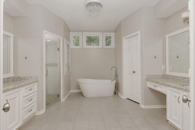Building Photo - 2 Silverstrand Pl
