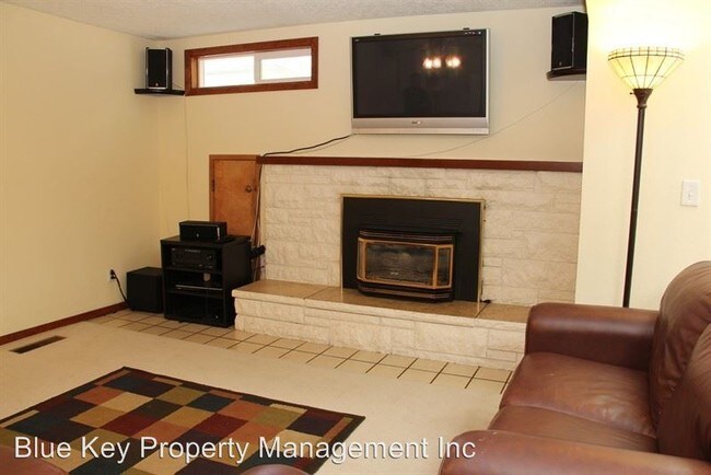 Building Photo - 3 br, 2 bath House - 5890 SW 203rd Ave