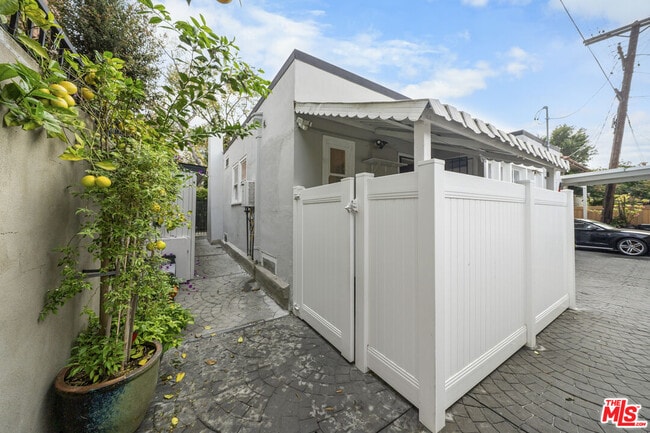 Building Photo - 369 S Virgil Ave