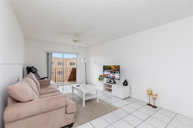 Building Photo - 1630 W 46th St