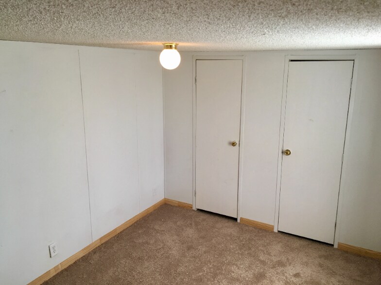 Building Photo - 1330 Southpoint Dr