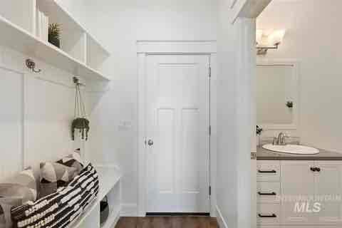 Building Photo - 1756 E Knobcone Dr