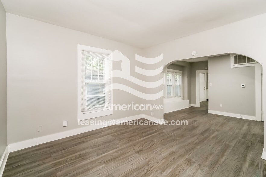 Building Photo - 3618 N Hawthorne Ln