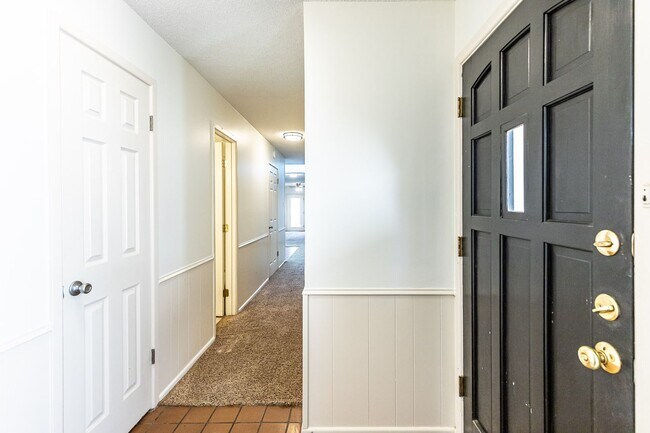 Building Photo - 1/2 Off 1st months rent