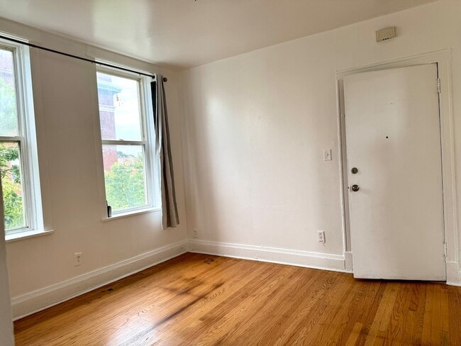 Building Photo - 1553 N Monticello Ave