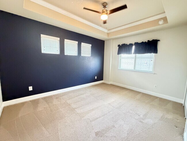 Building Photo - Welcome home to 621 Cavan!