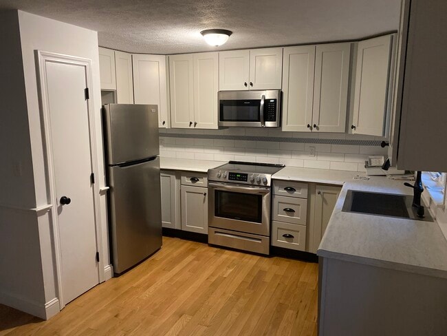 Building Photo - 6 Cove Rd