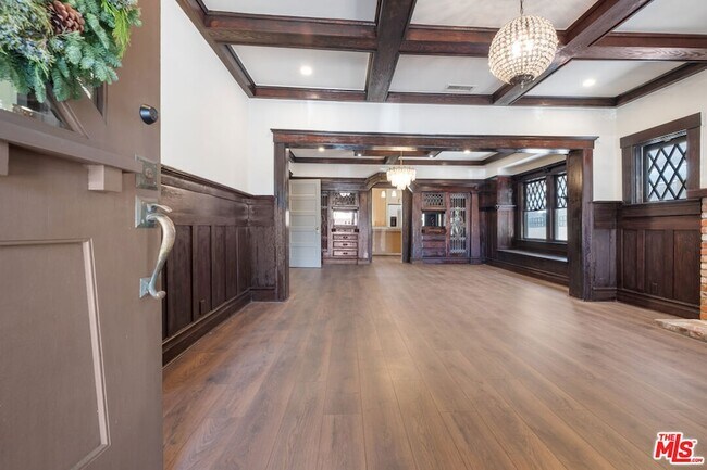 Building Photo - 2180 W 31st St