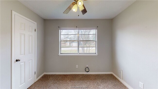 Building Photo - 1107 Braeswood Dr