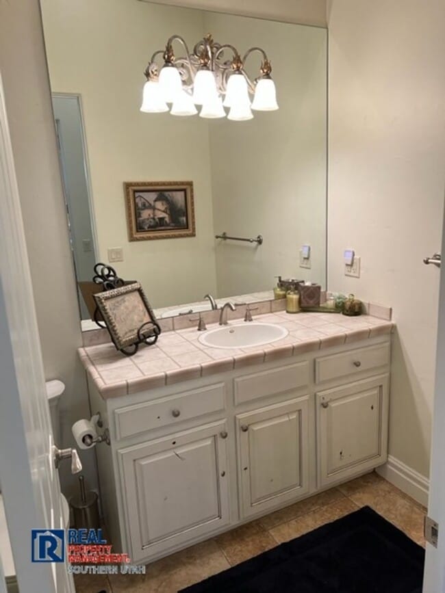 Building Photo - Fully Furnished Home
