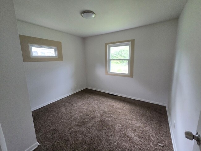 Building Photo - Charming 3 bed 1 bath!