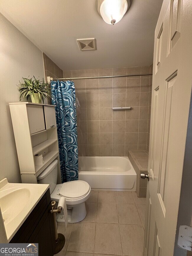 Building Photo - 88 E Washington St