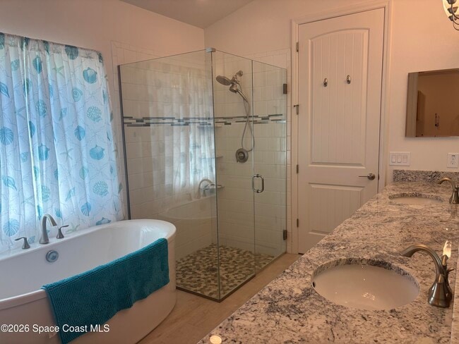 Building Photo - 718 Lyndall Ln