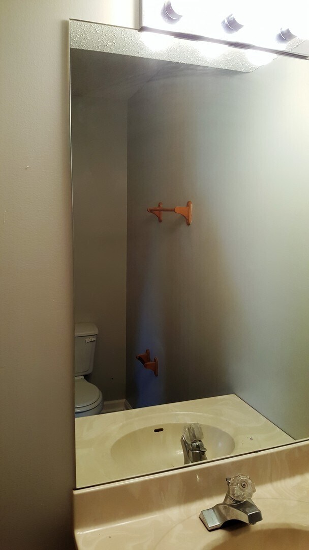 Building Photo - 8 - Hamilton Place