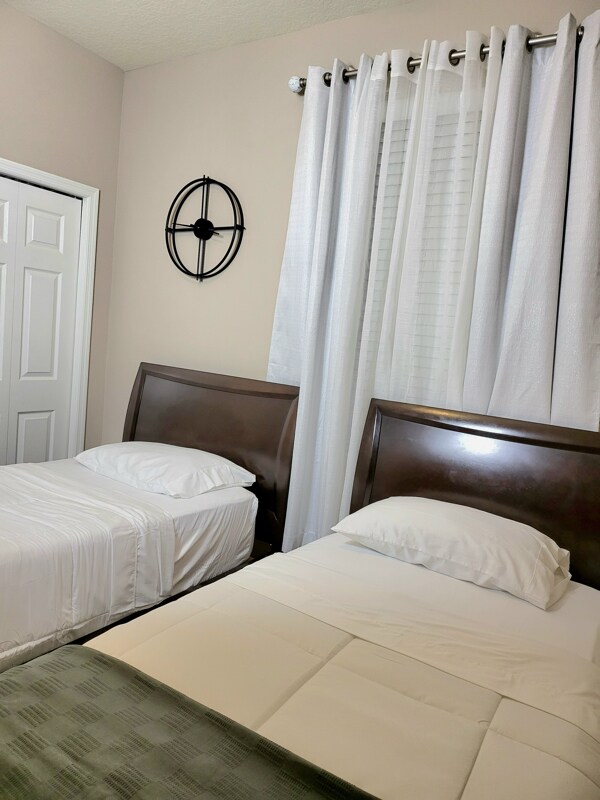 Building Photo - 2720 Oakwater Dr
