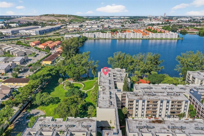 Building Photo - 10000 NW 80th Ct