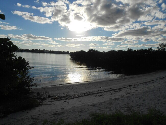 Building Photo - 300 Scotia Dr