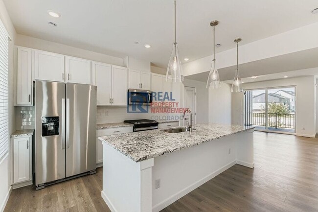 Building Photo - 1747 Peak Lp