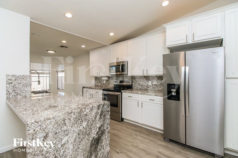 Building Photo - 9321 E Dallas St