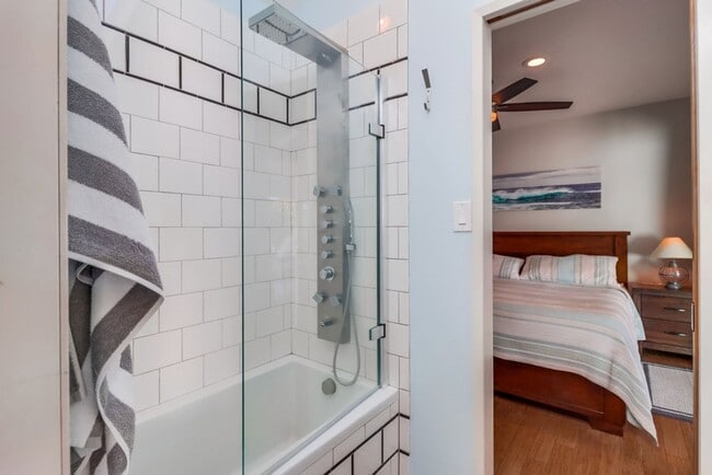 Building Photo - ***VACATION HOME AVAILABLE FROM FEBRUARY 1ST- OCTOBER 31ST*** MONTH TO MONTH