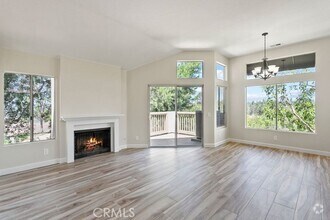 Building Photo - 5 Silver Glade Dr