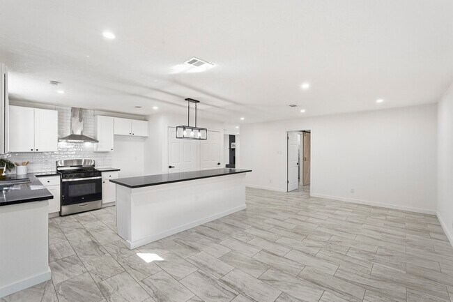 Building Photo - 23326 Briarcreek Blvd