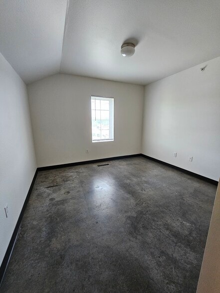 Building Photo - 943 S Gilbert St