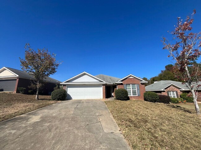 Building Photo - Discover the Perfect Blend of Comfort and Convenience