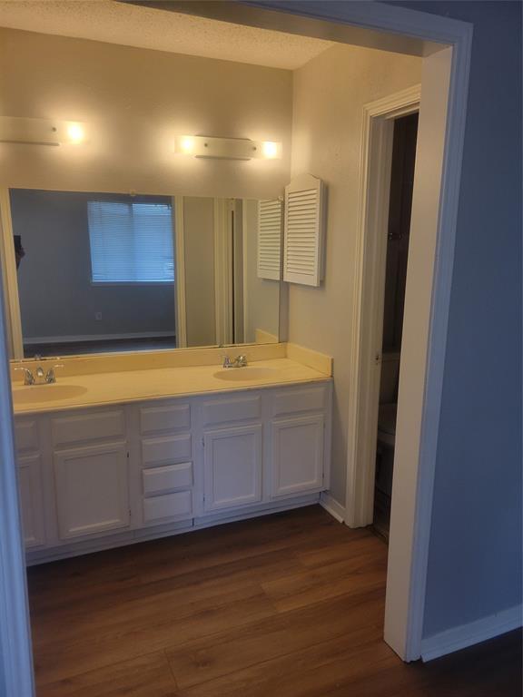 Building Photo - 3046 Mosby Dr