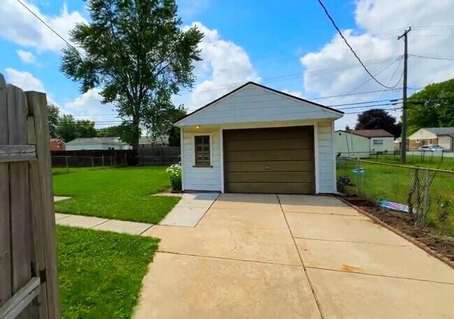 Building Photo - 26621 Belleair St