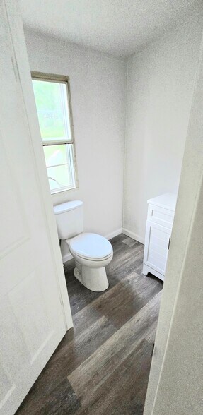 Building Photo - 968 Cy Cir