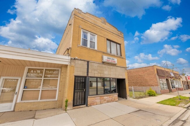 Building Photo - 7041 W Addison St