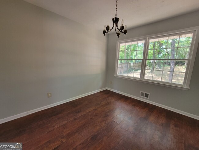 Building Photo - 679 Wellington Way