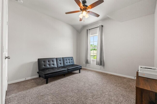 Building Photo - 819 Spruce Pine Dr