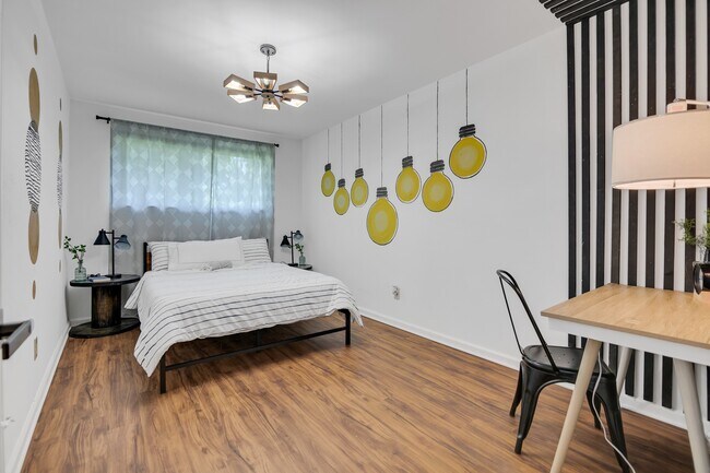 Building Photo - 5755 Cartagena St