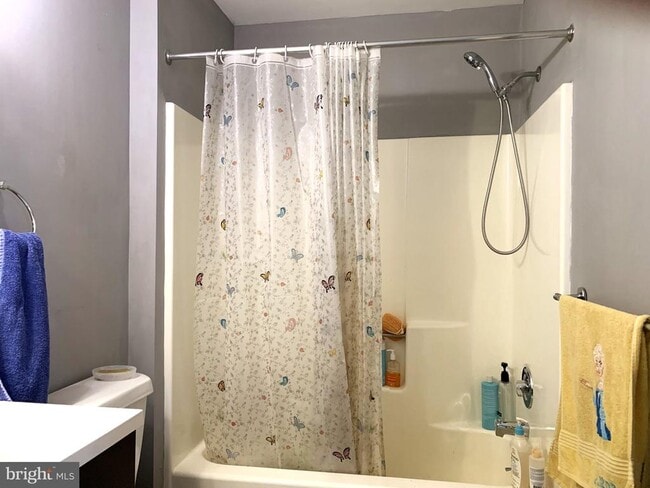 Building Photo - 11 Cabot Dr