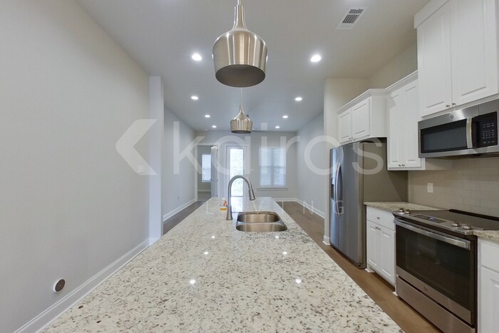 Building Photo - 15703 Boothy Ln