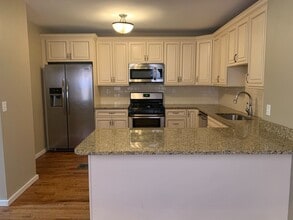 Building Photo - Gorgeous 3BR, Single Family Home IN EAST ROCK! PARKING! LAUNDRY!