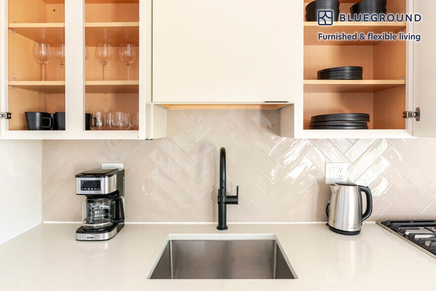 Building Photo - 716 L St SE