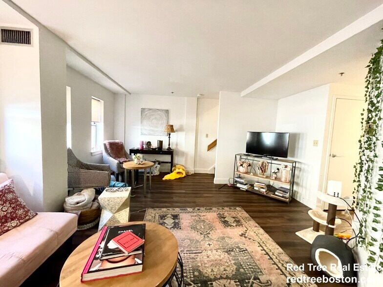 Building Photo - 1 Pine St