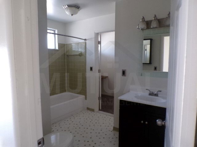 Building Photo - 147 Huronview Ct