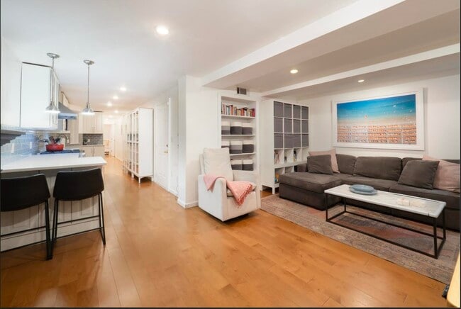 Building Photo - 226 1st St