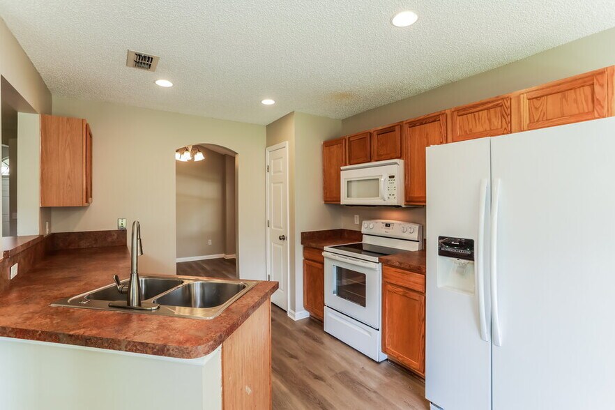 Building Photo - 8059 Carisbrook Ct