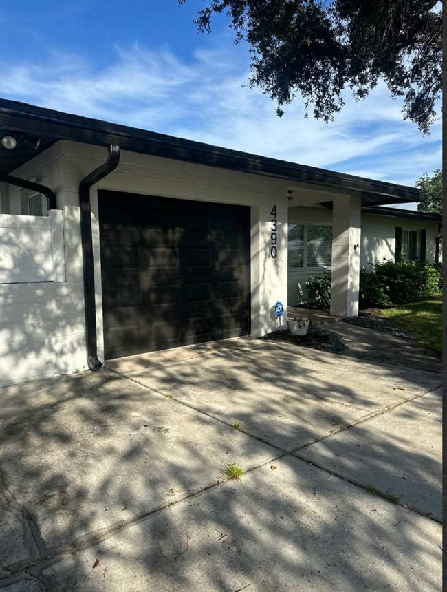 Building Photo - 4390 Maple St NE