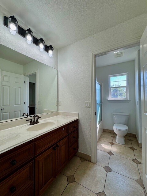 Building Photo - 601 Auburn St