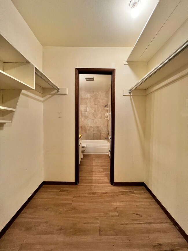 Building Photo - Dartmouth125 (KC-AM)