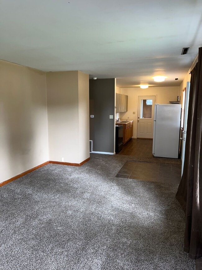 Building Photo - 3 Bedroom home