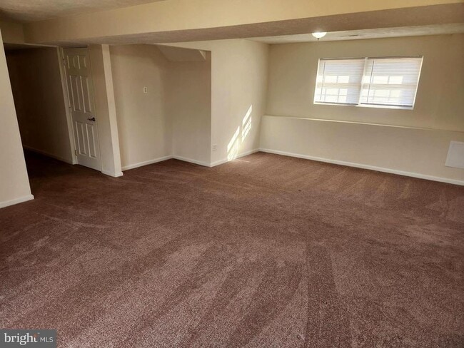 Building Photo - 37130 Mowry Ln