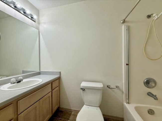 Building Photo - 34 Lewis Ave