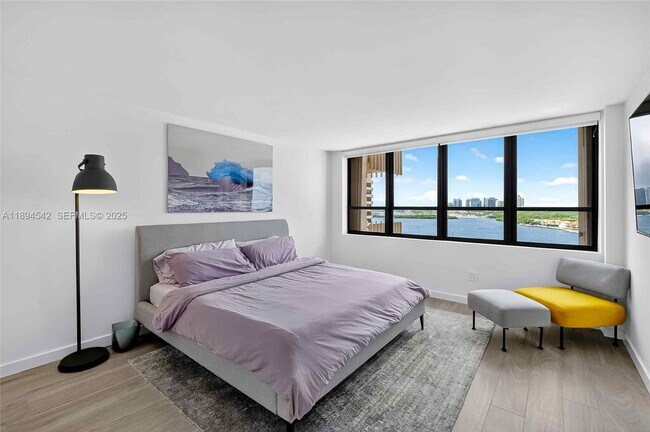 Building Photo - 2 Grove Isle Dr